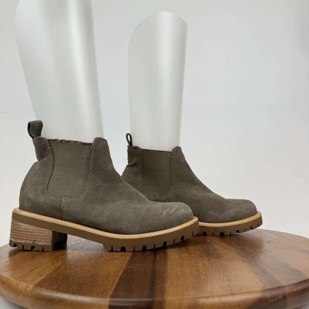 Womens Blondo Matilda Taupe Suede Waterproof Lug Sole Heel Chelsea Boot Size 7.5